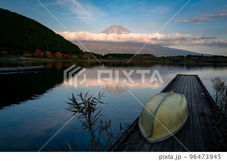 田貫湖と赤富士 96473945