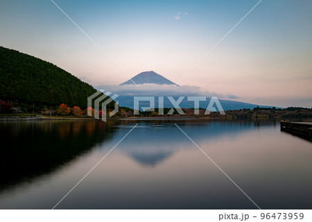 田貫湖と赤富士 96473959
