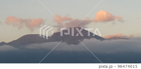 田舎の山並み 96474015