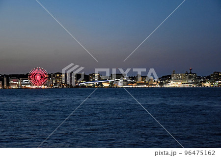 関門海峡　下関夜景　夕暮れ 96475162