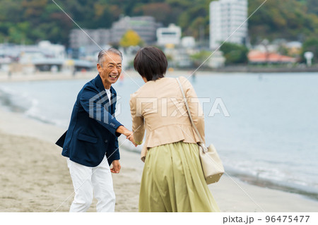 シニアカップル　旅行　セカンドライフ 96475477