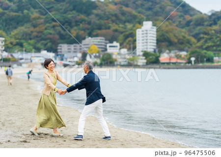 シニアカップル　旅行　セカンドライフ 96475506