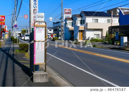 千葉県流山市流山街道沿いのバス停2022年11月 96476587