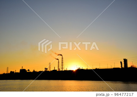 大阪 浜寺公園から望む浜寺水路の夕景 96477217