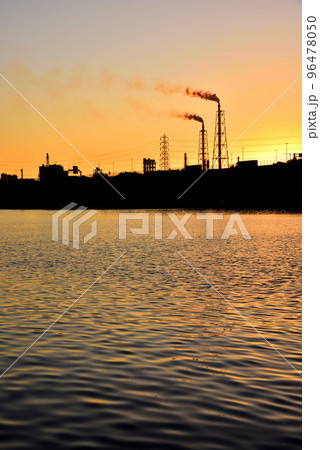 大阪 浜寺公園から望む浜寺水路の夕景 96478050