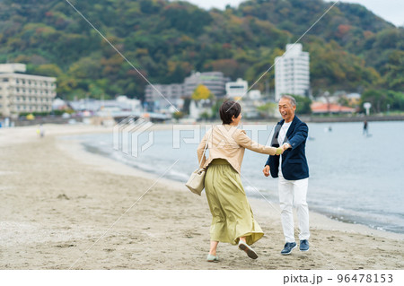 シニアカップル　旅行　セカンドライフ 96478153