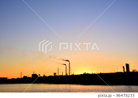 大阪 浜寺公園から望む浜寺水路の夕景 大阪 浜寺公園から望む浜寺水路の夕景 96478235