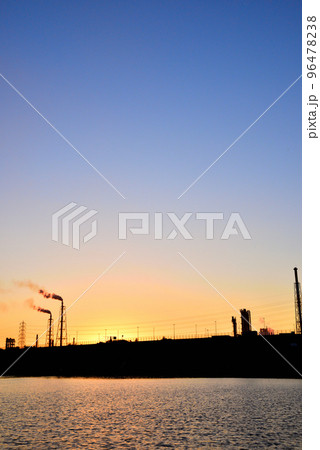 大阪 浜寺公園から望む浜寺水路の夕景 96478238