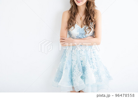 ミニスカートを履いた女性 Short dress ミニスカートを履いた女性 Short dress 96478558