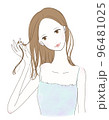微笑みながら髪の毛を触る女性 96481025