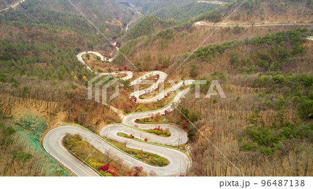 曲線道路 道路 自動車 96487138