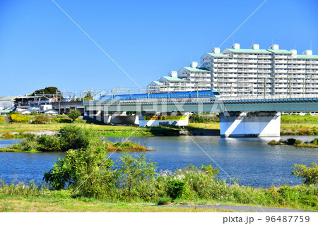 小田急線 和泉多摩川駅方面を望む(東京都狛江市)【2022.10】 96487759