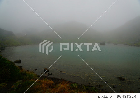 加賀白山 ガスに包まれた血の池 加賀白山 ガスに包まれた血の池 96488524