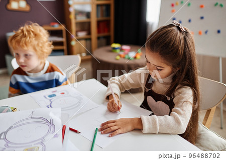 Little learner of nursery school drawing picture on paper Little learner of nursery school drawing picture on paper 96488702