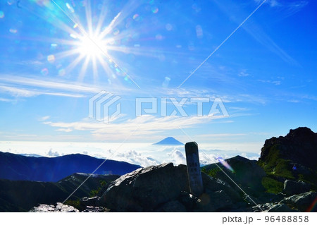 南アルプス 塩見岳西峰と富士山 南アルプス 塩見岳西峰と富士山 96488858