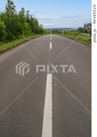 北海道　天に続く道　斜里町 96489320