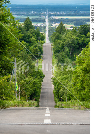 北海道 天に続く道 斜里町 北海道 天に続く道 斜里町 96489323