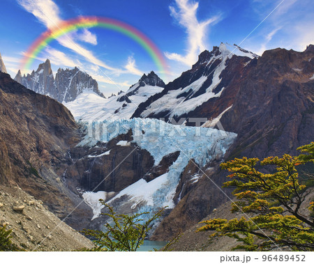 パタゴニア地方のフィッツ・ロイ山の雄姿 96489452