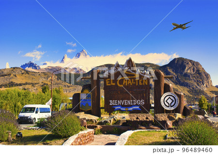 パタゴニア地方のフィッツ・ロイ山の雄姿 パタゴニア地方のフィッツ・ロイ山の雄姿 96489460
