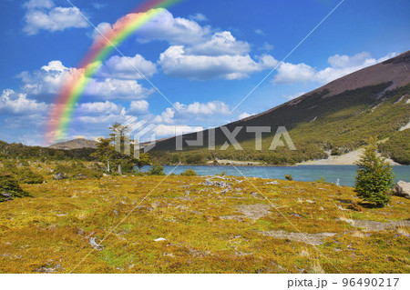 パタゴニア地方のフィッツ・ロイにかかる虹 パタゴニア地方のフィッツ・ロイにかかる虹 96490217