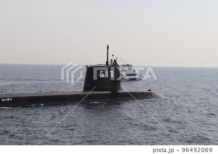 神戸港で就役直後の海上自衛隊の潜水艦たいげい 96492069