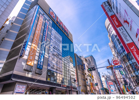 日本の東京都市景観 ヤマダデンキLABI渋谷店などを望む 96494502