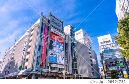 日本の東京都市景観 渋谷区道玄坂二丁目・東急百貨店渋谷・本店など街並みを望む 日本の東京都市景観 渋谷区道玄坂二丁目・東急百貨店渋谷・本店など街並みを望む 96494723