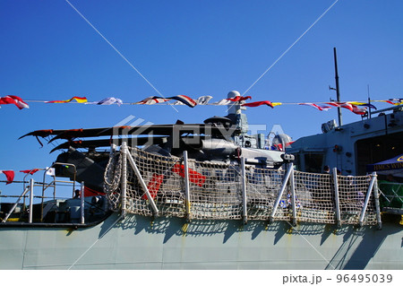 カナダ海軍巡洋艦 ウィニペグ艦載ヘリコプター WINNIPEG Canadian Navy 横須賀  96495039