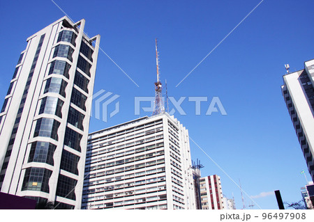 サンパウロのビジネス街と青空　ブラジル 96497908