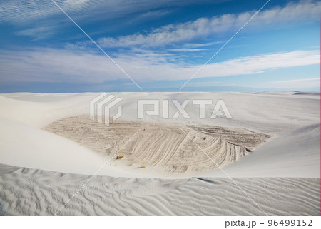 White sand dunes 96499152