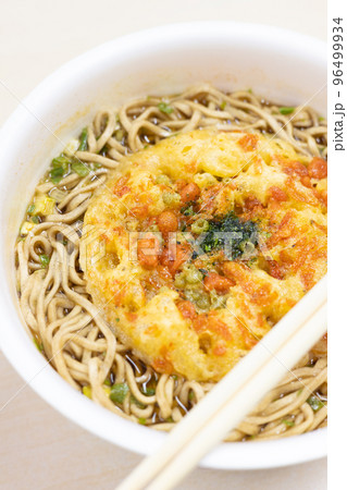 おいしいカップの天そば 96499934