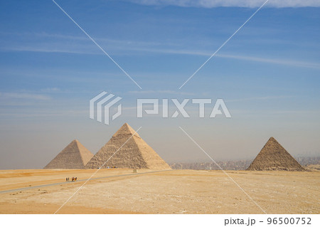ギザの三大ピラミッド 96500752