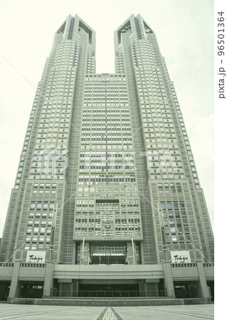 東京都新宿区の東京都庁(第一本庁舎・第二本庁舎・議会)を外観から見る風景 東京都新宿区の東京都庁(第一本庁舎・第二本庁舎・議会)を外観から見る風景 96501364