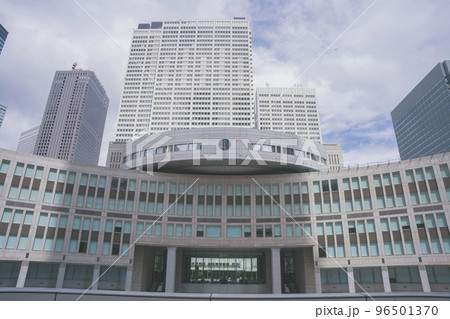 東京都新宿区の東京都庁(第一本庁舎・第二本庁舎・議会)を外観から見る風景 東京都新宿区の東京都庁(第一本庁舎・第二本庁舎・議会)を外観から見る風景 96501370