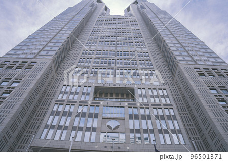 東京都新宿区の東京都庁(第一本庁舎・第二本庁舎・議会)を外観から見る風景 東京都新宿区の東京都庁(第一本庁舎・第二本庁舎・議会)を外観から見る風景 96501371