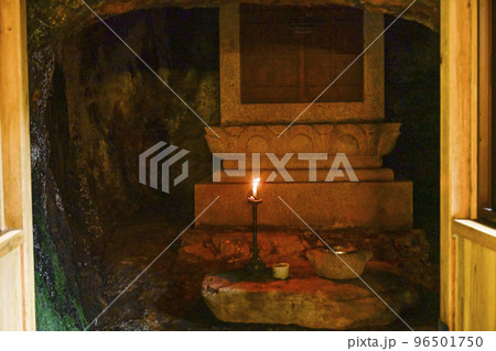 弾誓上人石廟（古知谷阿弥陀寺） 96501750