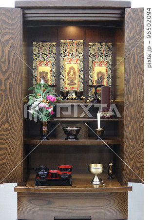 曹洞宗のご本尊が祀られた家具調仏壇 96502094