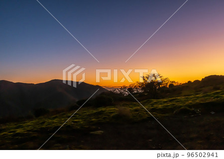 山の夕景 山の夕景 96502941