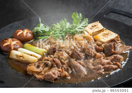和牛ですき焼き Sukiyaki of high-quality Japane beef 和牛ですき焼き Sukiyaki of high-quality Japane beef 96503091