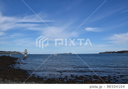 秋晴れの波戸岬の風景　佐賀 96504104