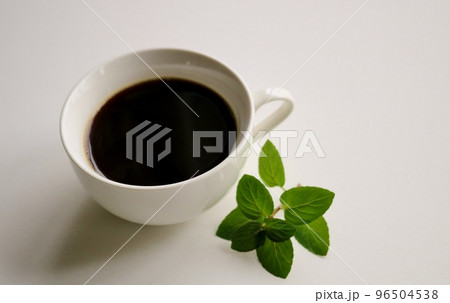 コーヒー　ミント　寛ぎのイメージ 96504538