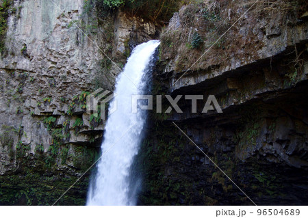 宮崎県の観光名所「うのこの滝」 宮崎県の観光名所「うのこの滝」 96504689