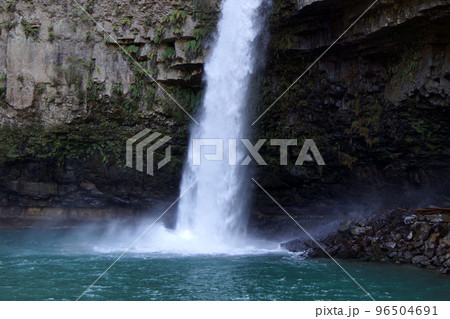 宮崎県の観光名所「うのこの滝」 96504691