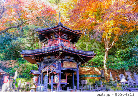 紅葉と六角堂 紅葉と六角堂 96504813