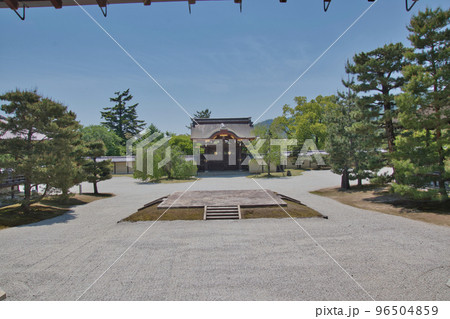 大覚寺の勅使門と石舞台  京都　日本　 96504859