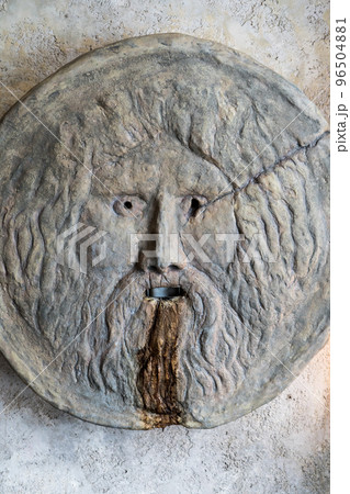 ローマの休日に登場する真実の口の写真素材 [96504881] - PIXTA