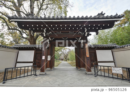 旧藤田邸庭園の門 96505126