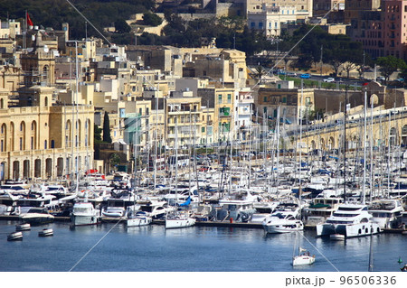 語学留学先としても人気!マルタ島のおすすめ観光スポット 地中海に浮かぶ魅力満載の小さな島国 語学留学先としても人気!マルタ島のおすすめ観光スポット 地中海に浮かぶ魅力満載の小さな島国 96506336