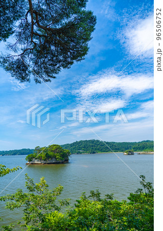 福浦島から眺める松島湾（宮城県松島町） 96506752
