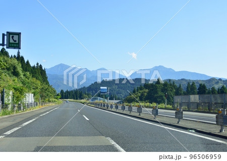 新潟県内の関越自動車道の車窓風景 新潟県内の関越自動車道の車窓風景 96506959